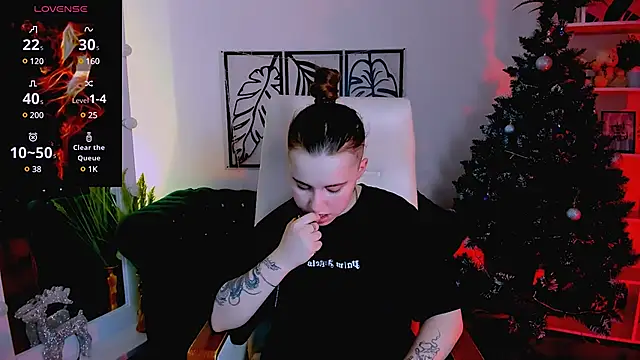 Dolly  Queen  online show from 14, 1, 2025