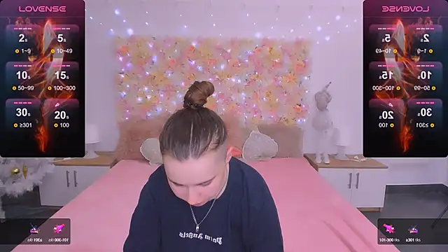 Dolly  Queen  online show from 15, 1, 2025