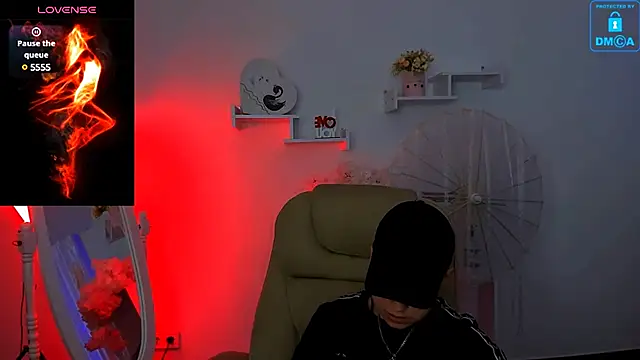 Dolly  Queen  online show from 27, 1, 2025