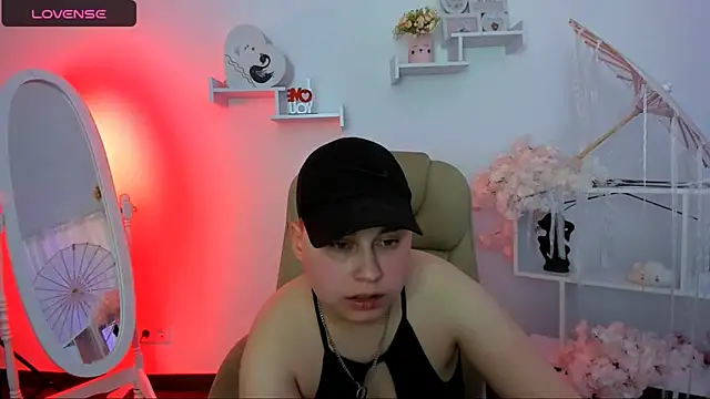 Dolly  Queen  online show from 4, 3, 2025