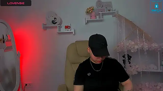 Dolly  Queen  online show from 21, 3, 2025