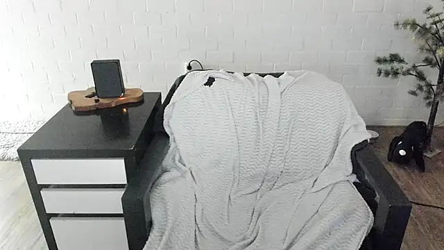 MendiPetite online show from 16, 3, 2026