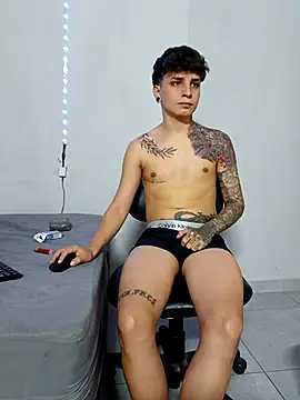 Snapshot of mikecoper_23 chatting on 24, 10, 2025 mikecoper 23 online show from 24, 10, 2025