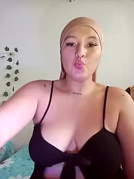 Celeste camila18 online show from 25, 10, 2025