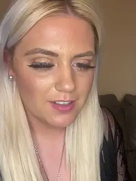 Blondiee3088 online show from 4, 12, 2024