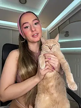 nicollefiorett online show from 2, 11, 2025