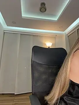 nicollefiorett online show from 3, 11, 2025