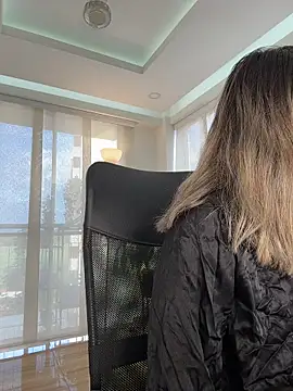 nicollefiorett online show from 25, 11, 2025