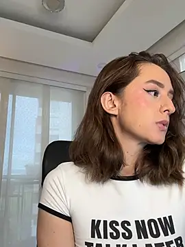 nicollefiorett online show from 19, 4, 2026