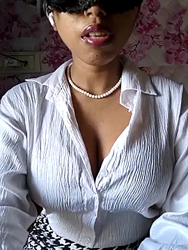 sandy naughty online show from 28, 4, 2026