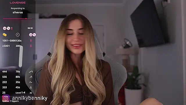 Coconutkittyy online show from 24, 12, 2024