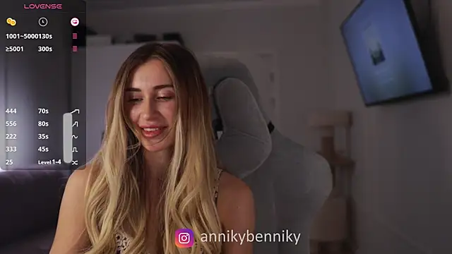 Coconutkittyy online show from 18, 2, 2025