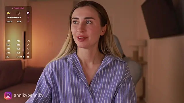 Coconutkittyy online show from 12, 3, 2025