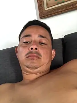 Snapshot of isacalejandroo chatting on 14, 1, 2025 isacalejandroo online show from 14, 1, 2025