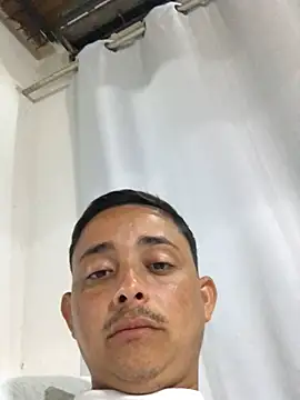 Snapshot of isacalejandroo chatting on 20, 2, 2025 isacalejandroo online show from 20, 2, 2025