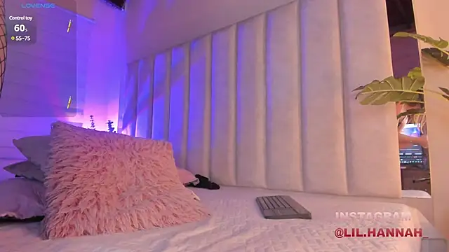 lil hanna18 online show from 28, 1, 2025