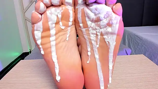 SophieHarris  online show from 12, 2, 2025