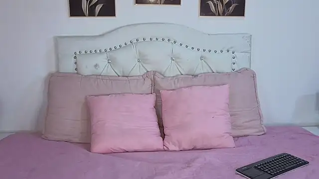 Snapshot of AnneGagner chatting on 14, 9, 2025 AnneGagner online show from 14, 9, 2025