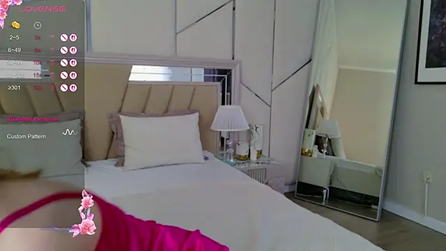 Snapshot of MarybethSnow chatting on 12, 3, 2025 MarybethSnow online show from 12, 3, 2025