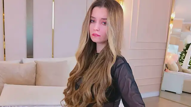 Snapshot of MarybethSnow chatting on 13, 12, 2025 MarybethSnow online show from 13, 12, 2025