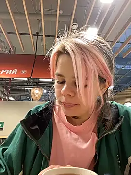 SuzieMurray online show from 8, 2, 2025