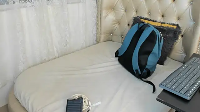 Snapshot of AlexaFoxy18 chatting on 19, 9, 2025 AlexaFoxy18 online show from 19, 9, 2025