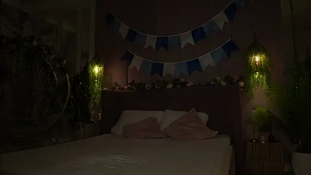 Smiley Mia online show from 28, 9, 2025