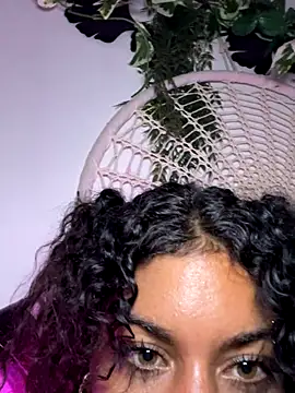 Snapshot of AlyssaHottv_ chatting on 4, 12, 2025 AlyssaHottv online show from 4, 12, 2025