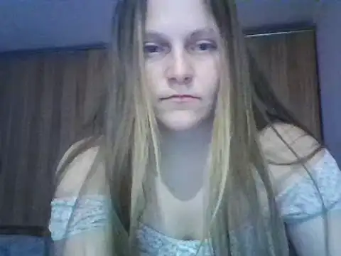 Evasapples online show from 4, 3, 2025