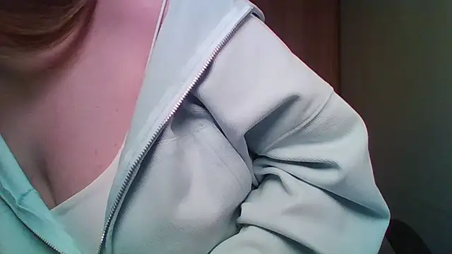 Snapshot of Evasapples chatting on 7, 5, 2026 Evasapples online show from 7, 5, 2026