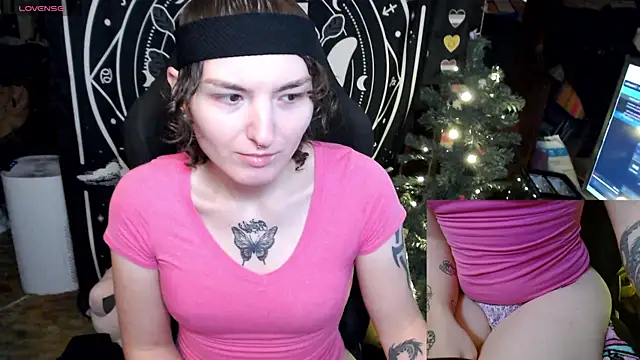 Snapshot of BrandiWRLD_999 chatting on 2, 1, 2025 BrandiWRLD 999 online show from 2, 1, 2025