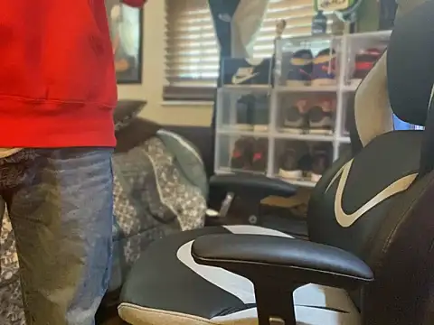 Snapshot of slutty_guy12 chatting on 31, 1, 2025 slutty guy12 online show from 31, 1, 2025