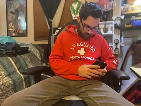 Snapshot of slutty_guy12 chatting on 2, 2, 2025 slutty guy12 online show from 2, 2, 2025