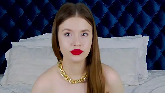 MilanaBalmain online show from 9, 2, 2025