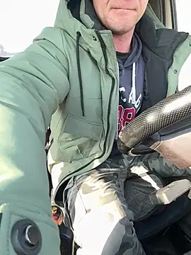 Snapshot of AlexGWoW chatting on 24, 2, 2025 AlexGWoW online show from 24, 2, 2025