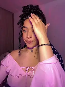 Snapshot of Crystal_Dluna chatting on 12, 9, 2025 Crystal Dluna online show from 12, 9, 2025