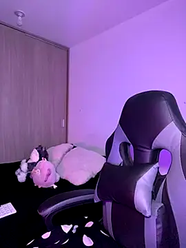 Snapshot of Crystal_Dluna chatting on 12, 11, 2025 Crystal Dluna online show from 12, 11, 2025