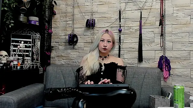 Snapshot of CruelMistress chatting on 10, 5, 2026 CruelMistress online show from 10, 5, 2026