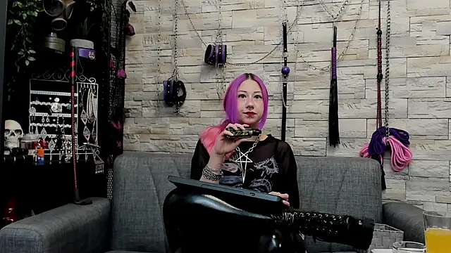 Snapshot of CruelMistress chatting on 25, 5, 2026 CruelMistress online show from 25, 5, 2026