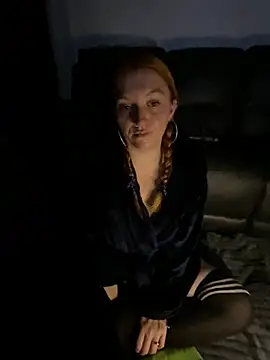 Snapshot of Stoner_BarbieXX chatting on 11, 11, 2025 Stoner BarbieXX online show from 11, 11, 2025