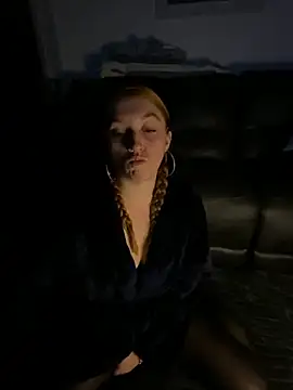 Snapshot of Stoner_BarbieXX chatting on 19, 11, 2025 Stoner BarbieXX online show from 19, 11, 2025