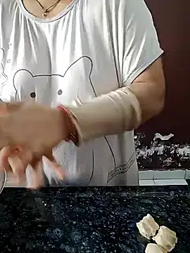 milf-kaira online show from 4, 1, 2025