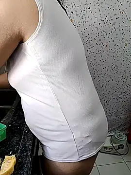 milf-kaira online show from 21, 1, 2025