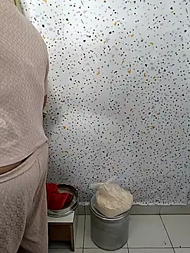 milf-kaira online show from 23, 1, 2025