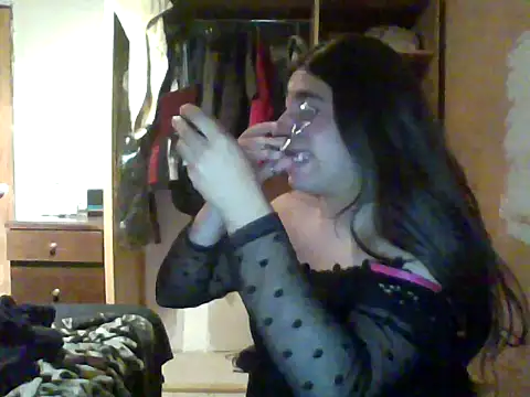 Snapshot of Yasmin_Paez99 chatting on 8, 11, 2025 Yasmin Paez99 online show from 8, 11, 2025