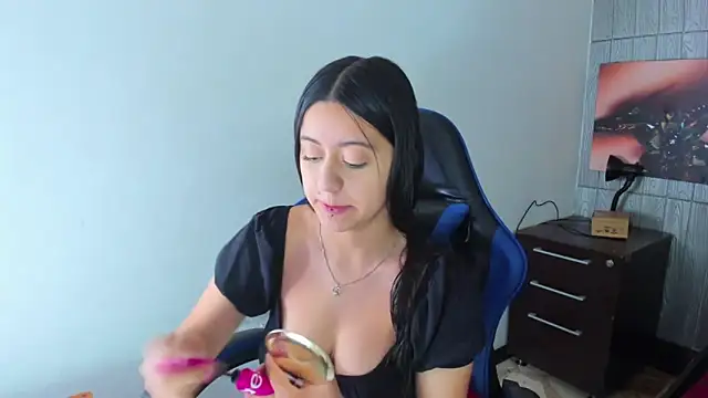 Snapshot of zoe_connor19 chatting on 6, 6, 2026 zoe connor19 online show from 6, 6, 2026