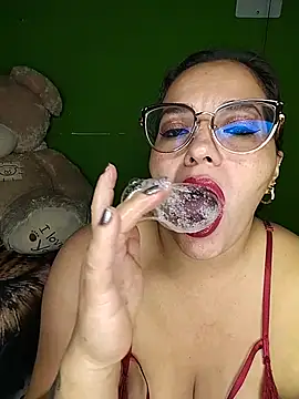Snapshot of emily_sweet13 chatting on 18, 7, 2026 emily sweet13 online show from 18, 7, 2026