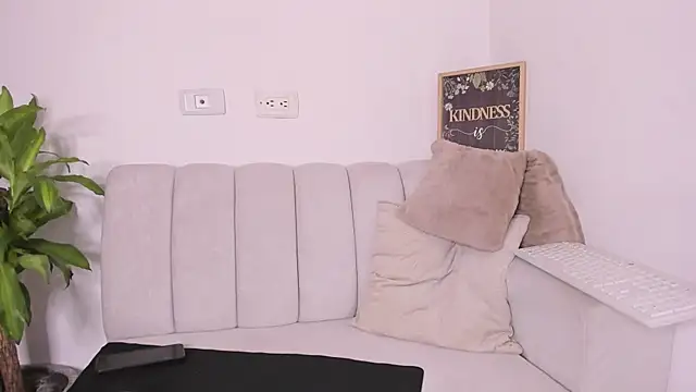 Snapshot of lulu_rrussell chatting on 5, 2, 2025 lulu rrussell online show from 5, 2, 2025