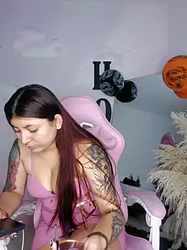 Snapshot of carolayrosse chatting on 30, 10, 2025 carolayrosse online show from 30, 10, 2025