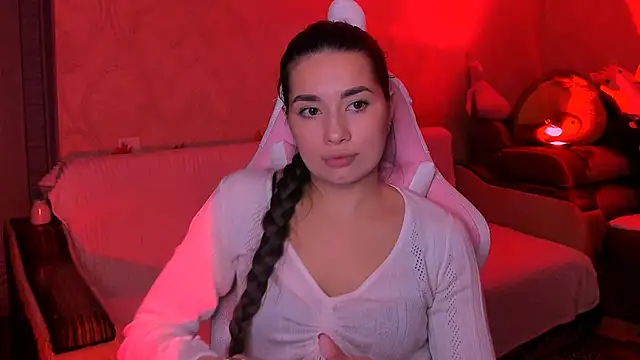 Swee Alicee online show from 5, 12, 2025